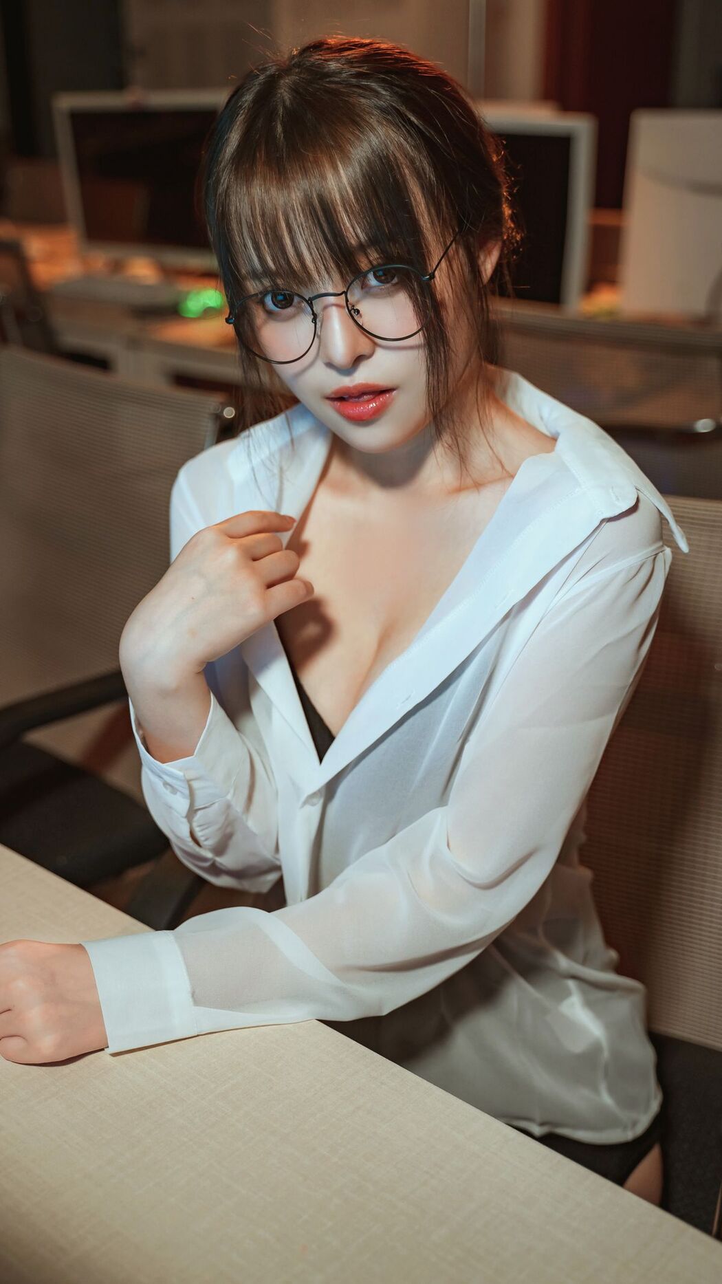 Coser@草莓味奈奈兔 – 办公教师 无水印 (43P – 13V)