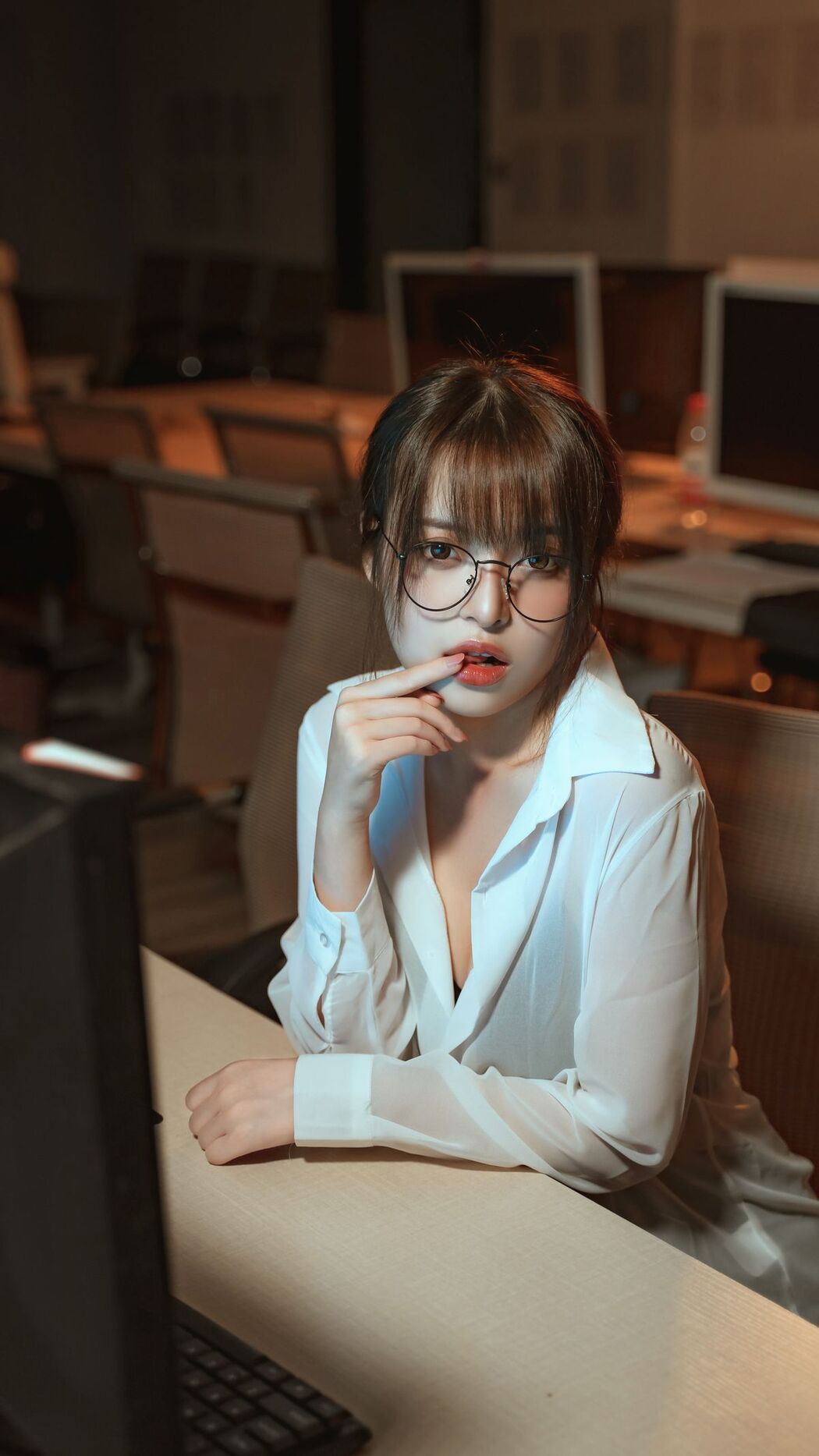 Coser@草莓味奈奈兔 – 办公教师 无水印 (43P – 13V)