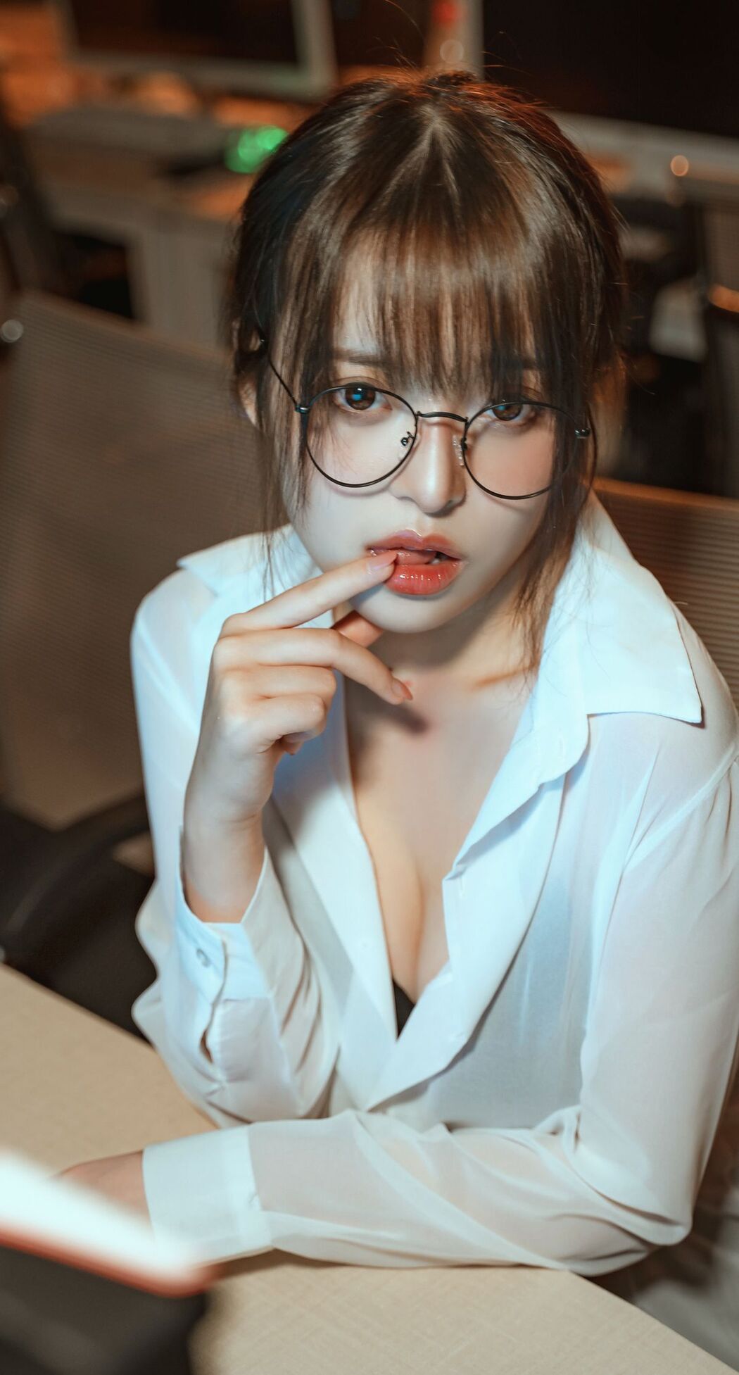 Coser@草莓味奈奈兔 – 办公教师 无水印 (43P – 13V)