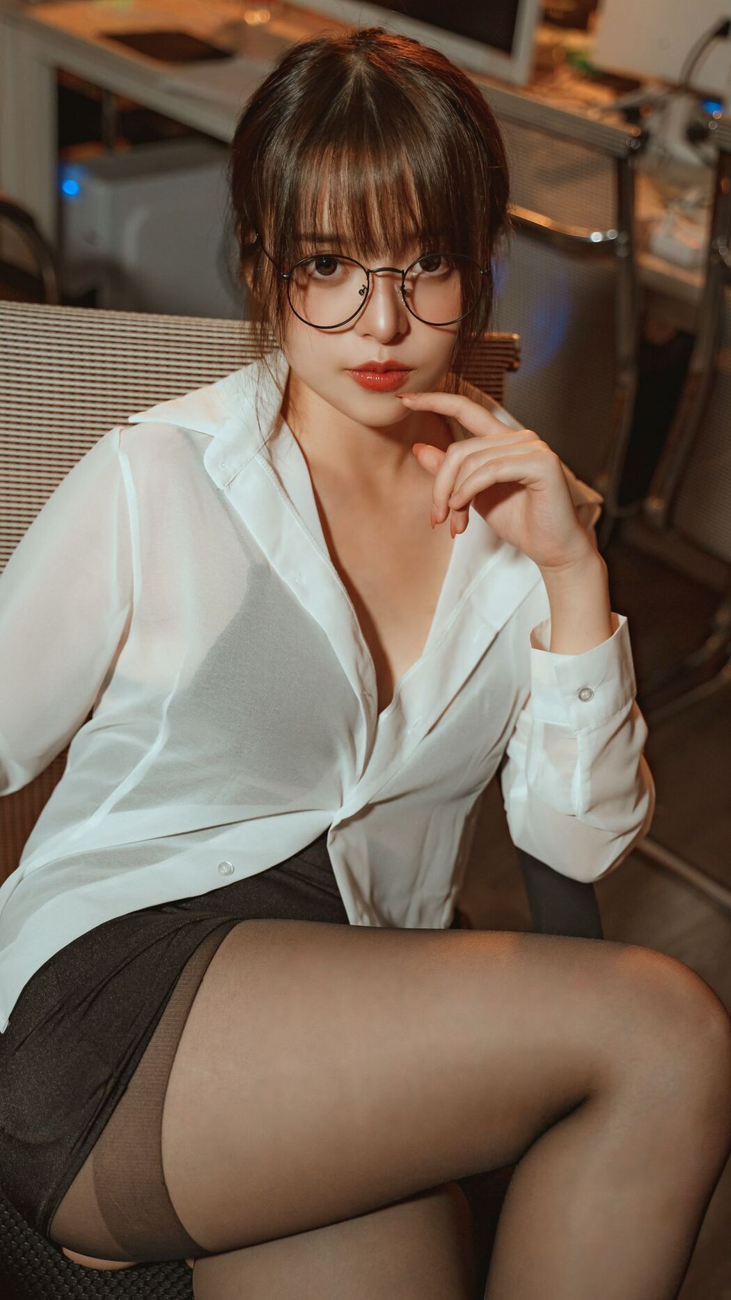 Coser@草莓味奈奈兔 – 办公教师 无水印 (43P – 13V)