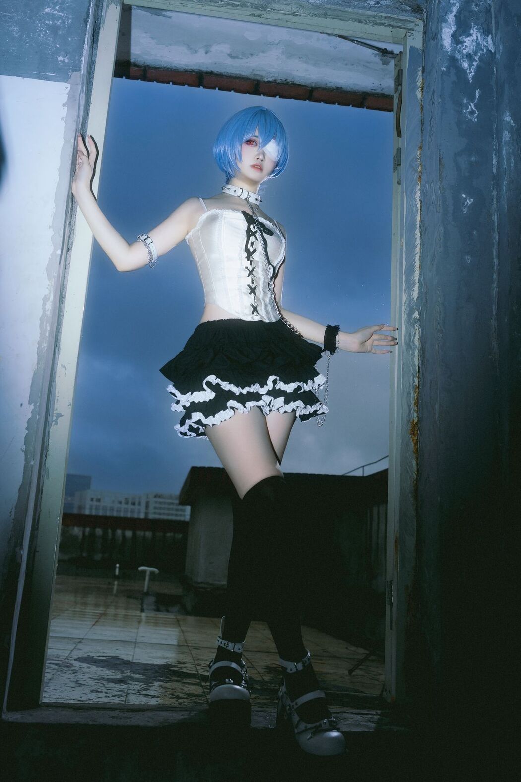 Coser@洛桑w伊梓 &#8211; 雨后天台 (36P)