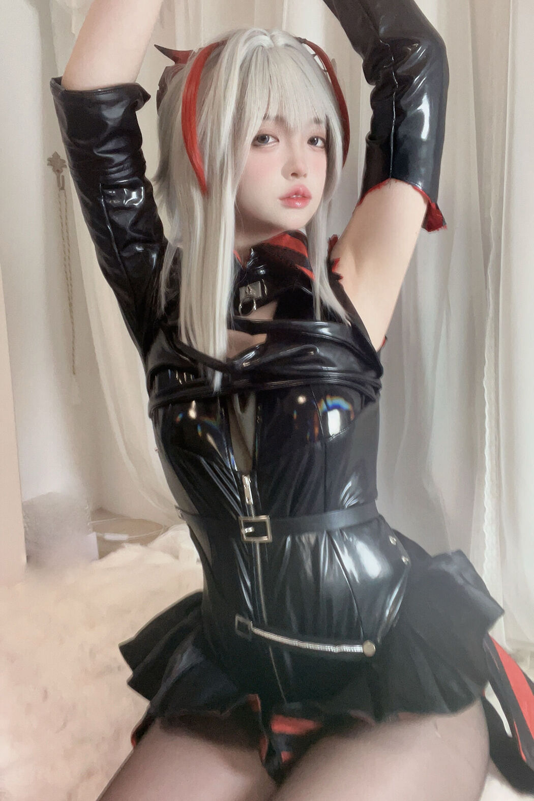 Coser@疯猫ss – 明日方舟 W (34P) Cover Photo
