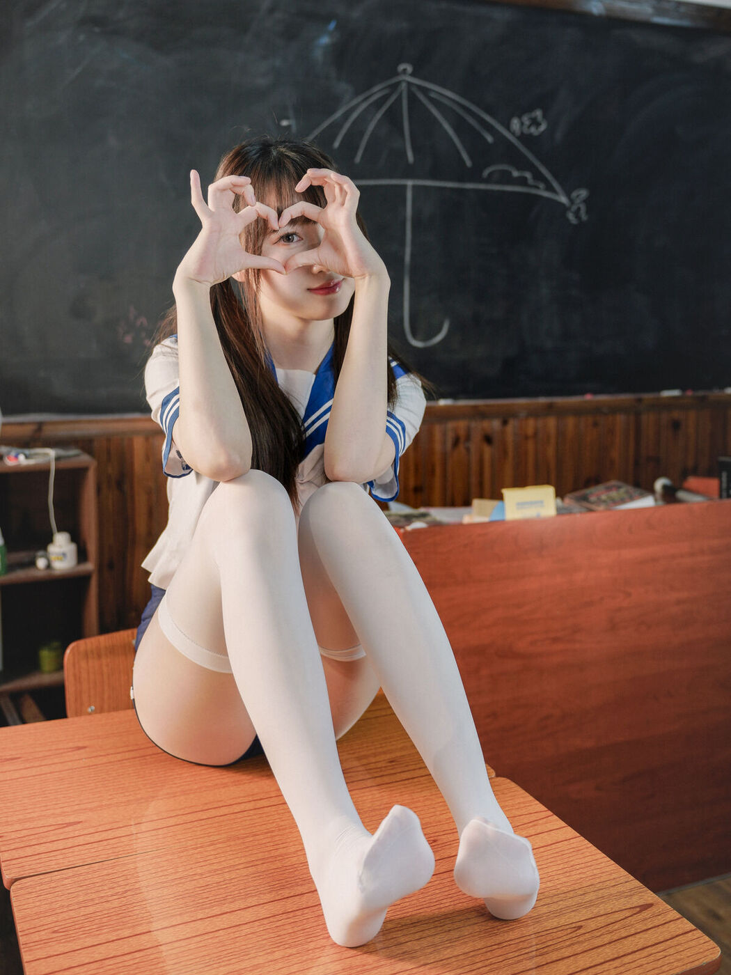 YiTuYu艺图语 Vol.8275 冰冷企鹅 (32P)