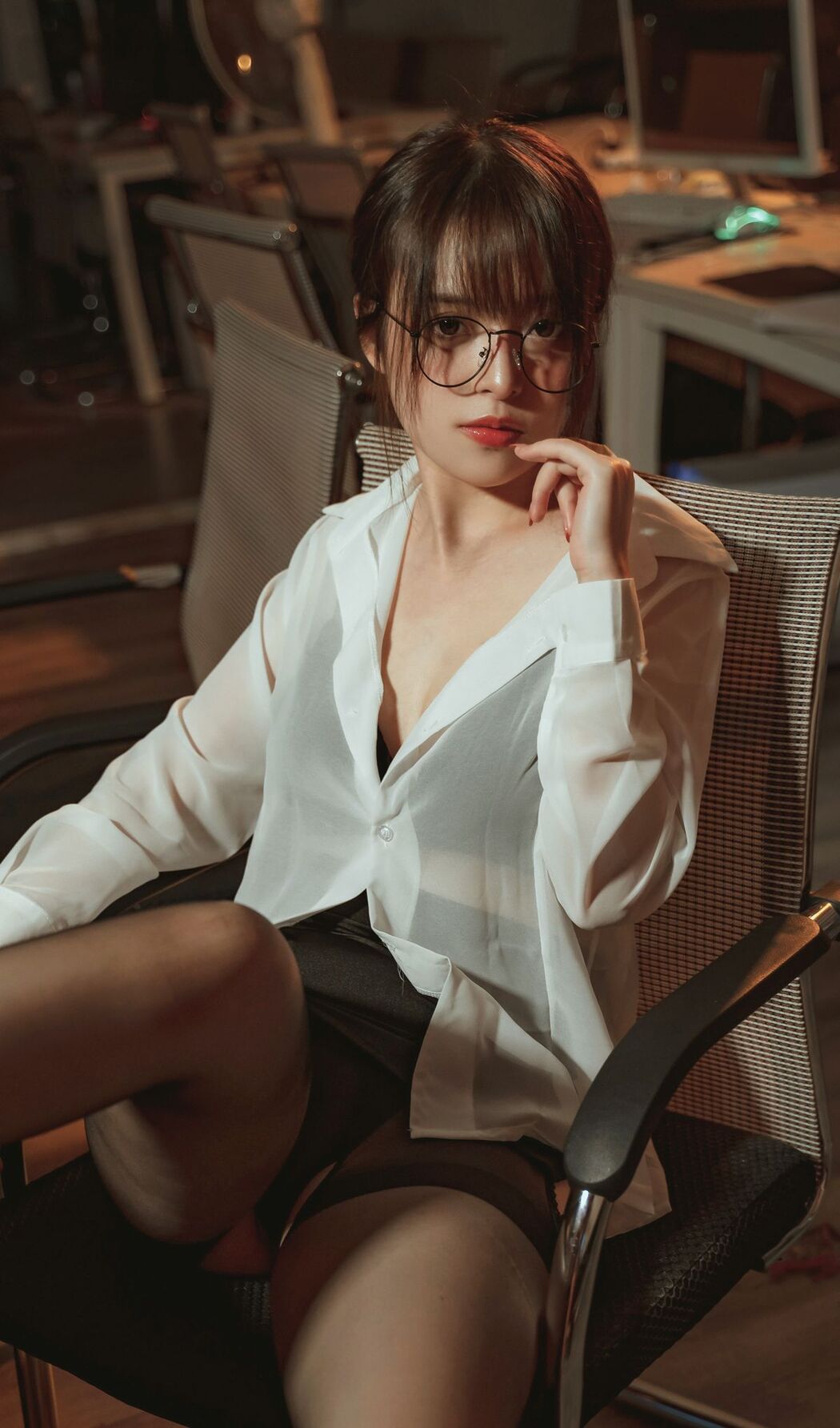 Coser@草莓味奈奈兔 – 办公教师 无水印 (43P – 13V)