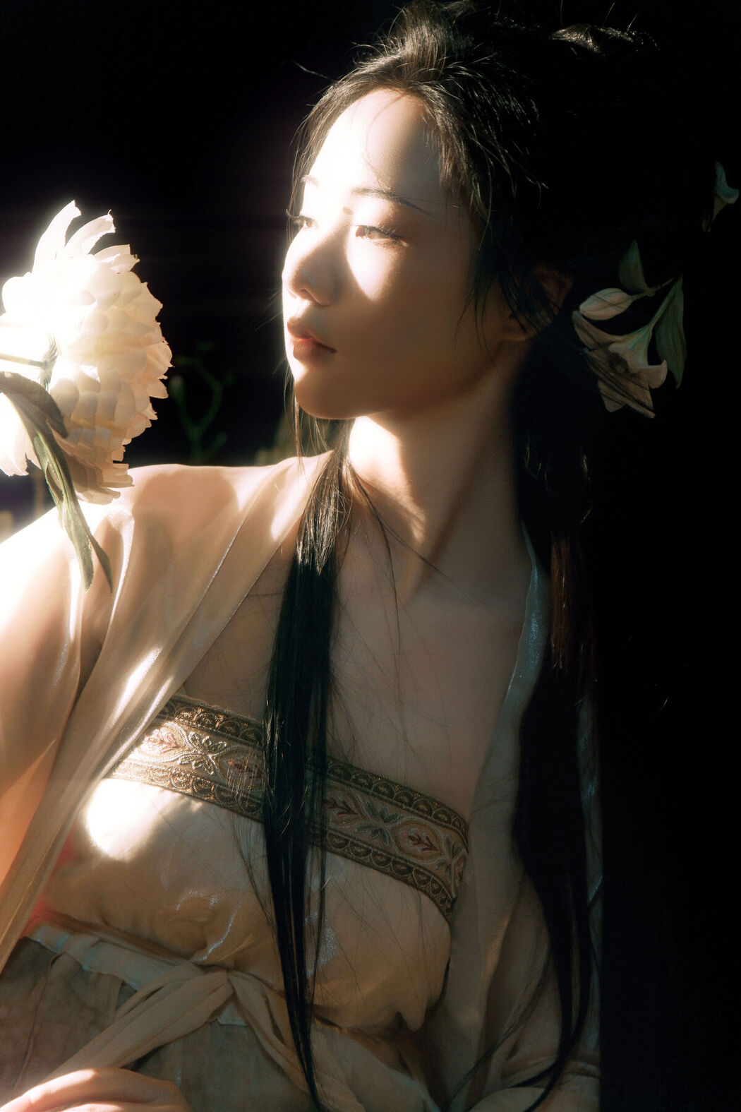 YiTuYu艺图语 Vol.8284 人贵雨儿 (22P)