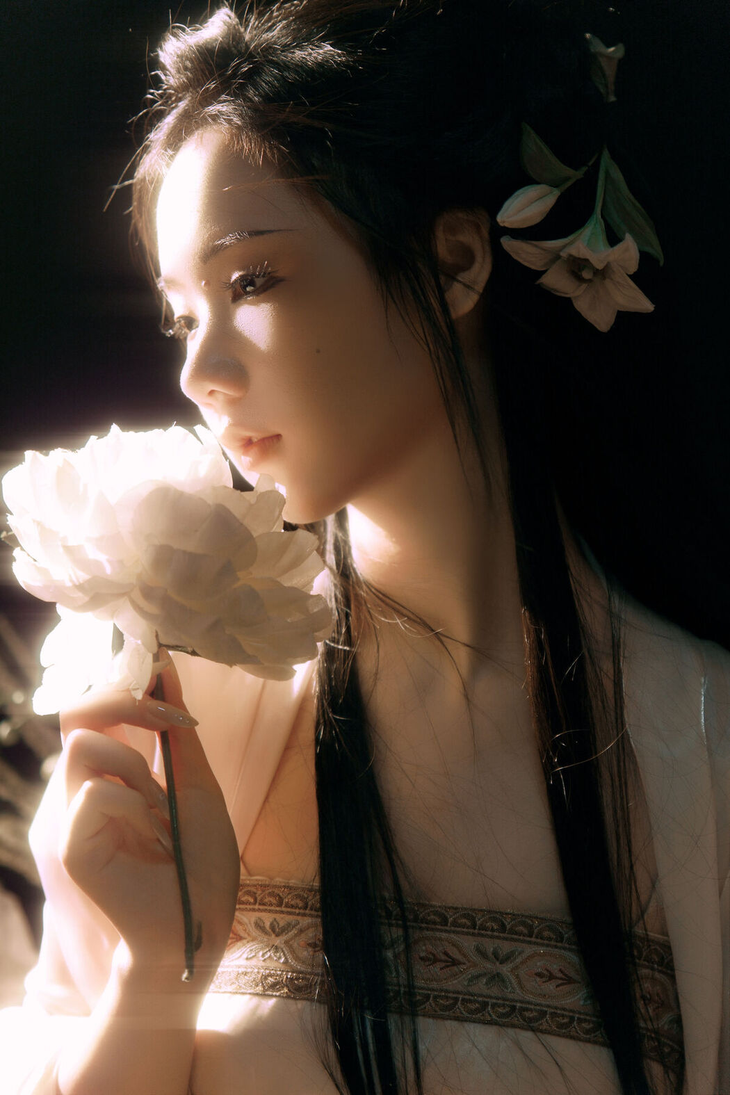 YiTuYu艺图语 Vol.8284 人贵雨儿 (22P)