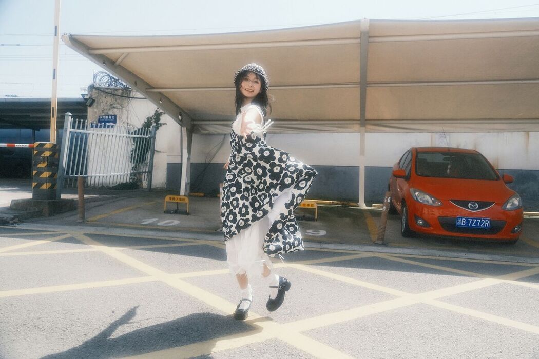 YiTuYu艺图语 Vol.8291 乌堆少女 (24P)