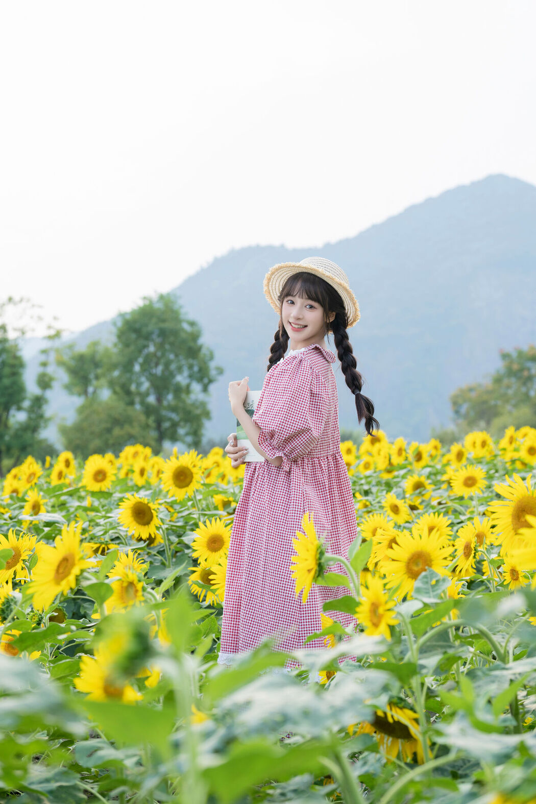 YiTuYu艺图语 Vol.8288 夏芋小年 (31P)