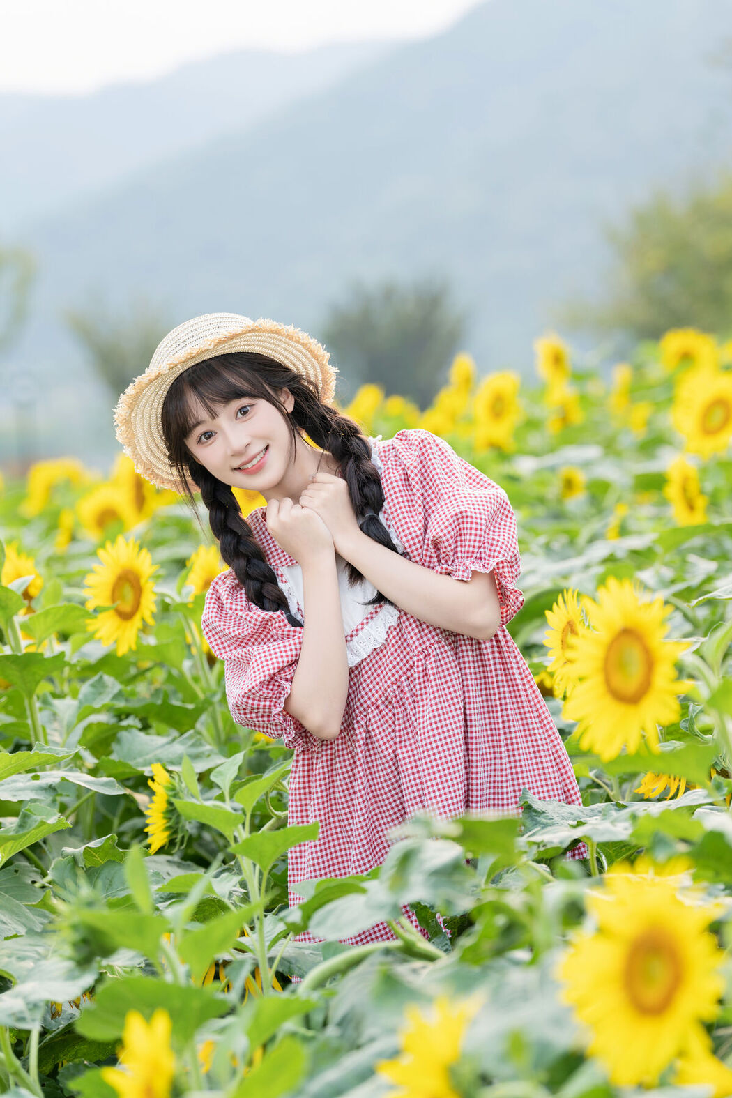 YiTuYu艺图语 Vol.8288 夏芋小年 (31P)