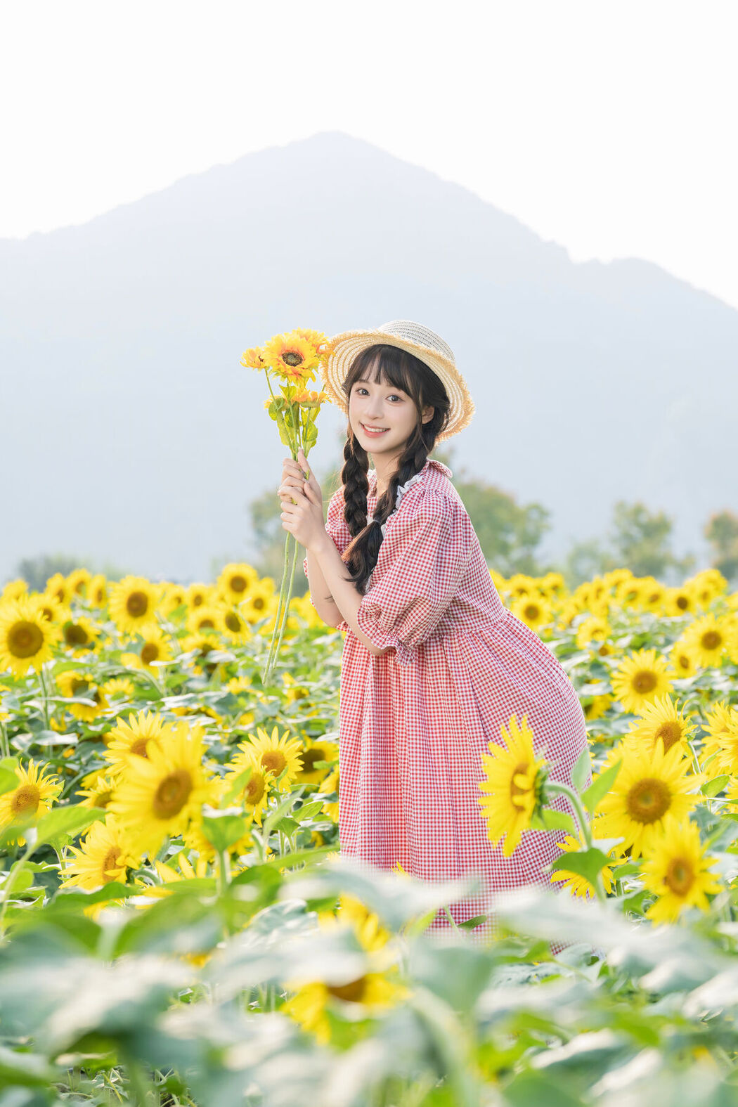 YiTuYu艺图语 Vol.8288 夏芋小年 (31P)