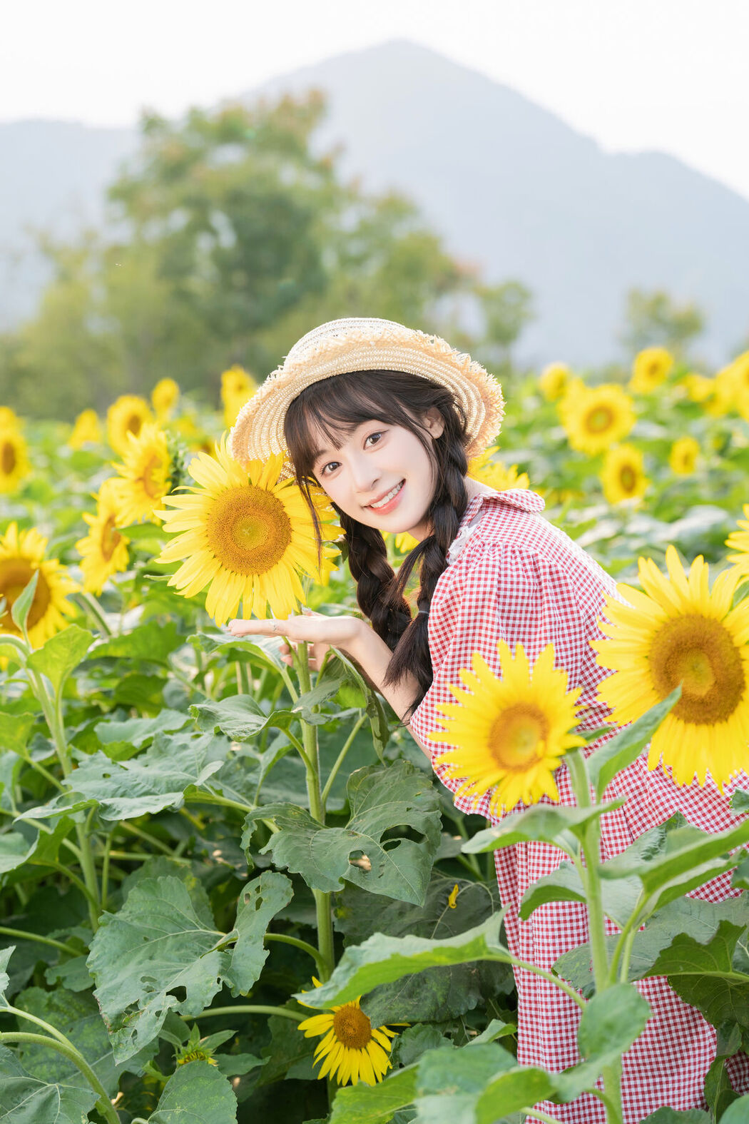 YiTuYu艺图语 Vol.8288 夏芋小年 (31P)
