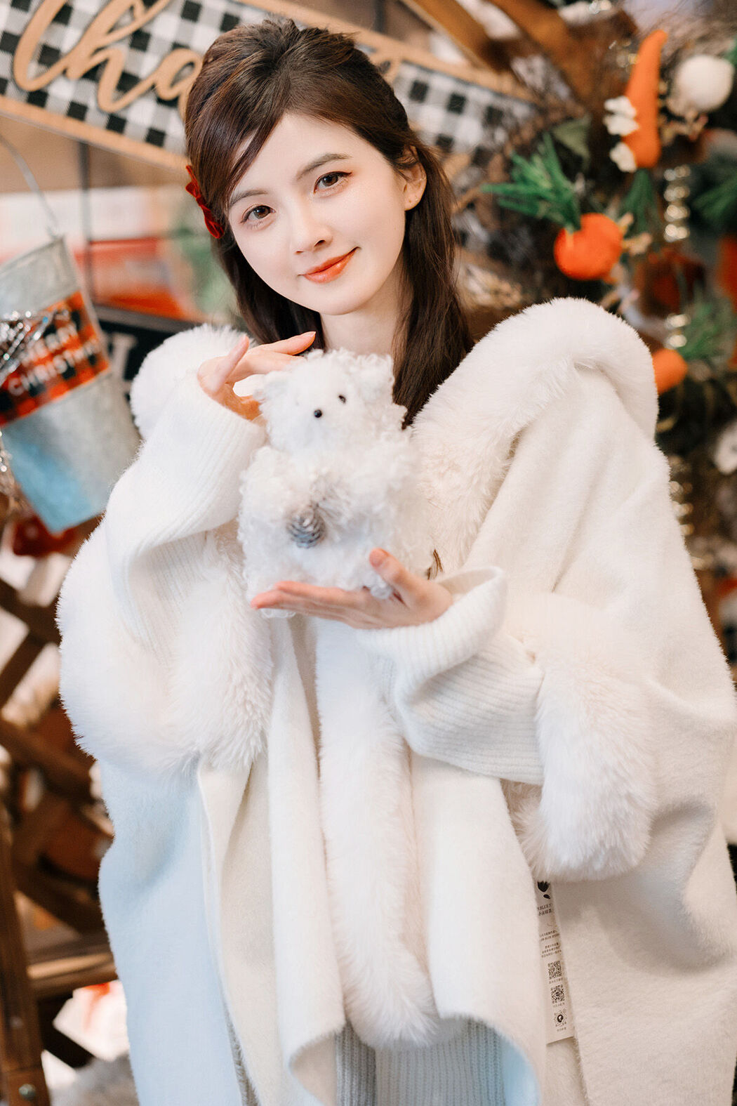 YiTuYu艺图语 Vol.8295 Tifa丁小妮 (31P) Cover Photo