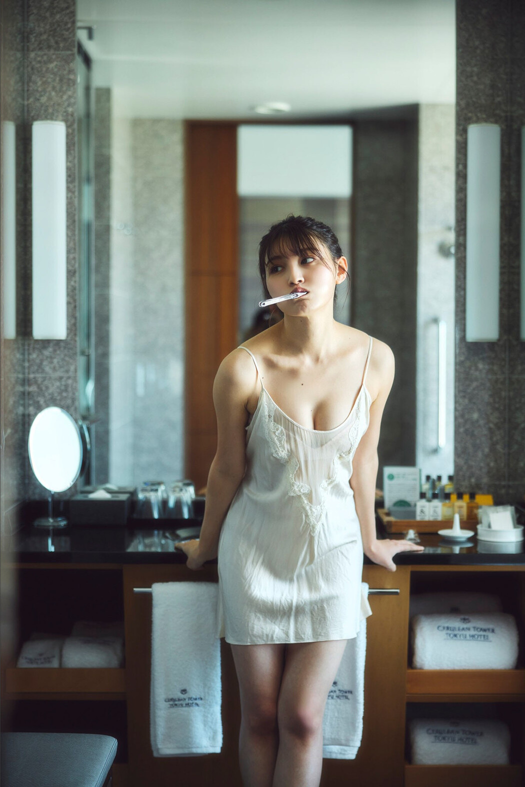 Yui Kojina 神志那結衣, SPA!デジタル写真集 「赤いドレスを脱いだら……」 Set.02