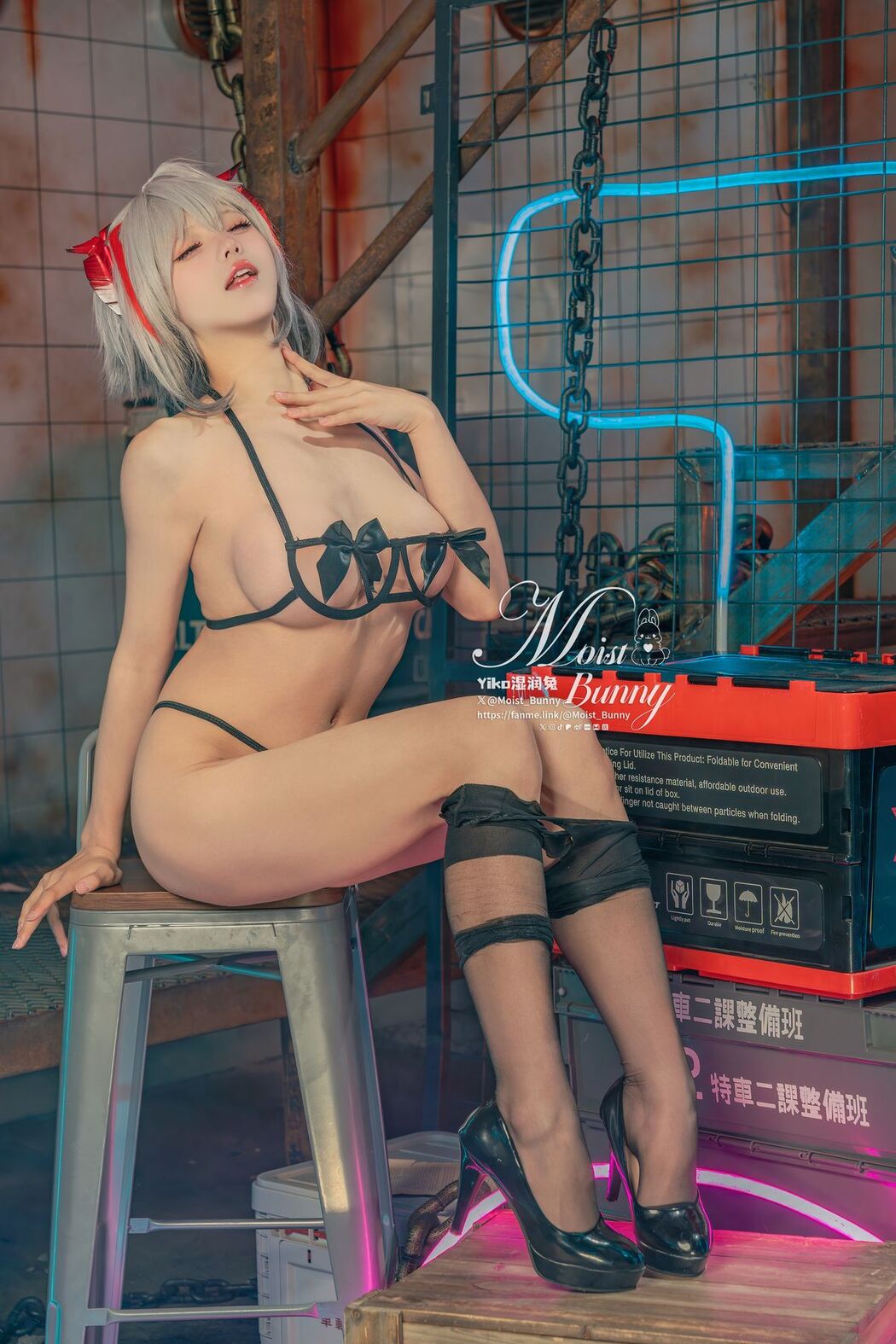 Coser@黏黏团子兔 – 2月作品 愚夜密函-W` (72P – 1V)