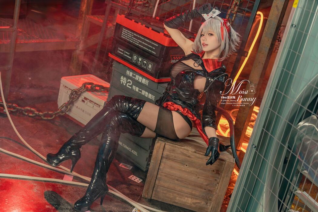 Coser@黏黏团子兔 – 2月作品 愚夜密函-W` (72P – 1V)