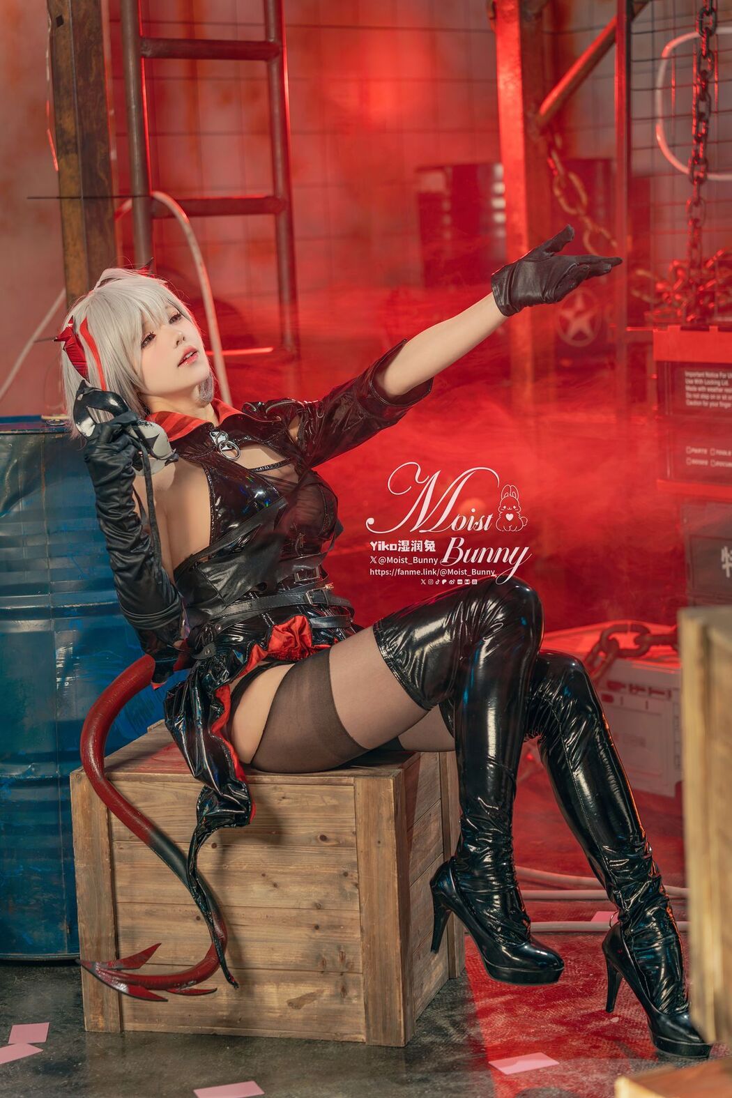 Coser@黏黏团子兔 – 2月作品 愚夜密函-W` (72P – 1V)