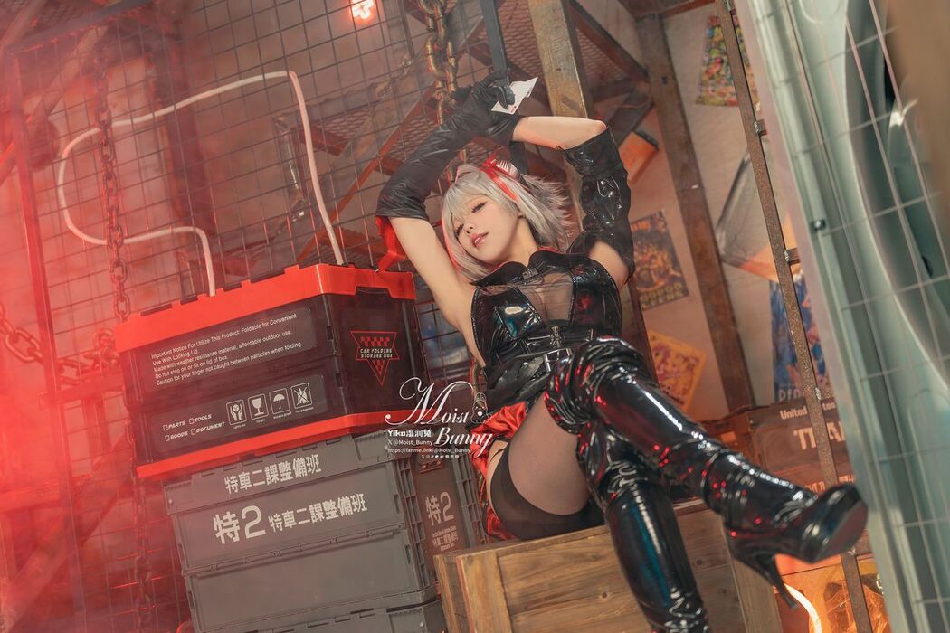 Coser@黏黏团子兔 – 2月作品 愚夜密函-W` (72P – 1V)