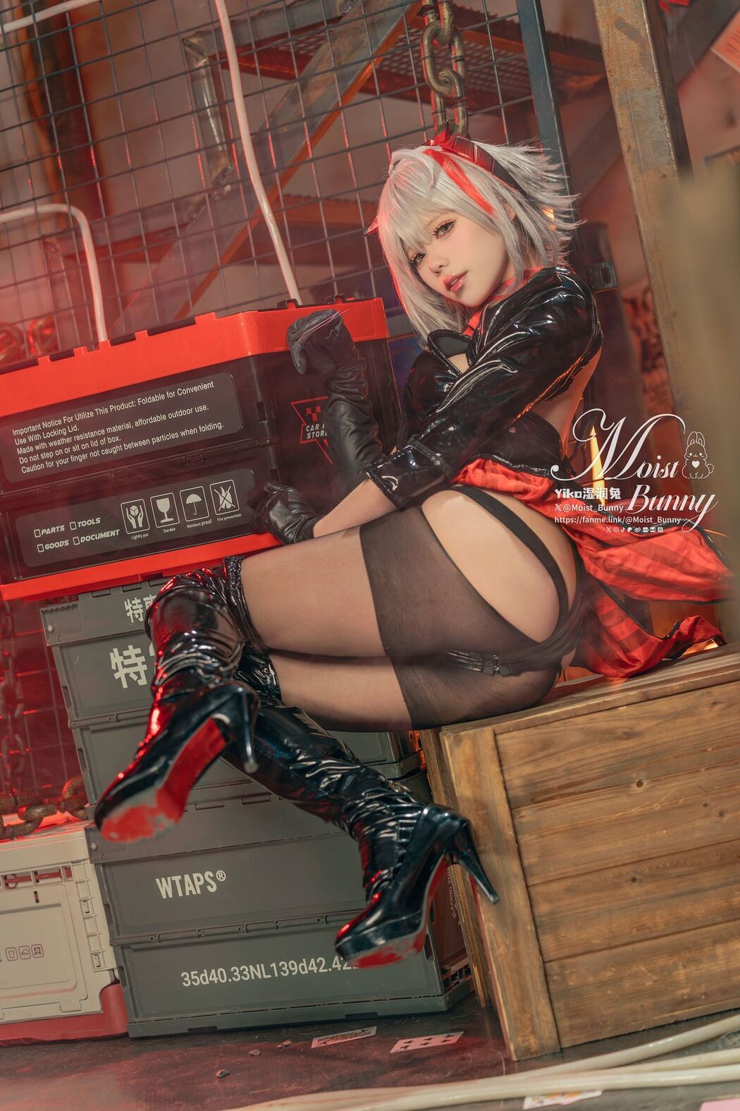Coser@黏黏团子兔 – 2月作品 愚夜密函-W` (72P – 1V)