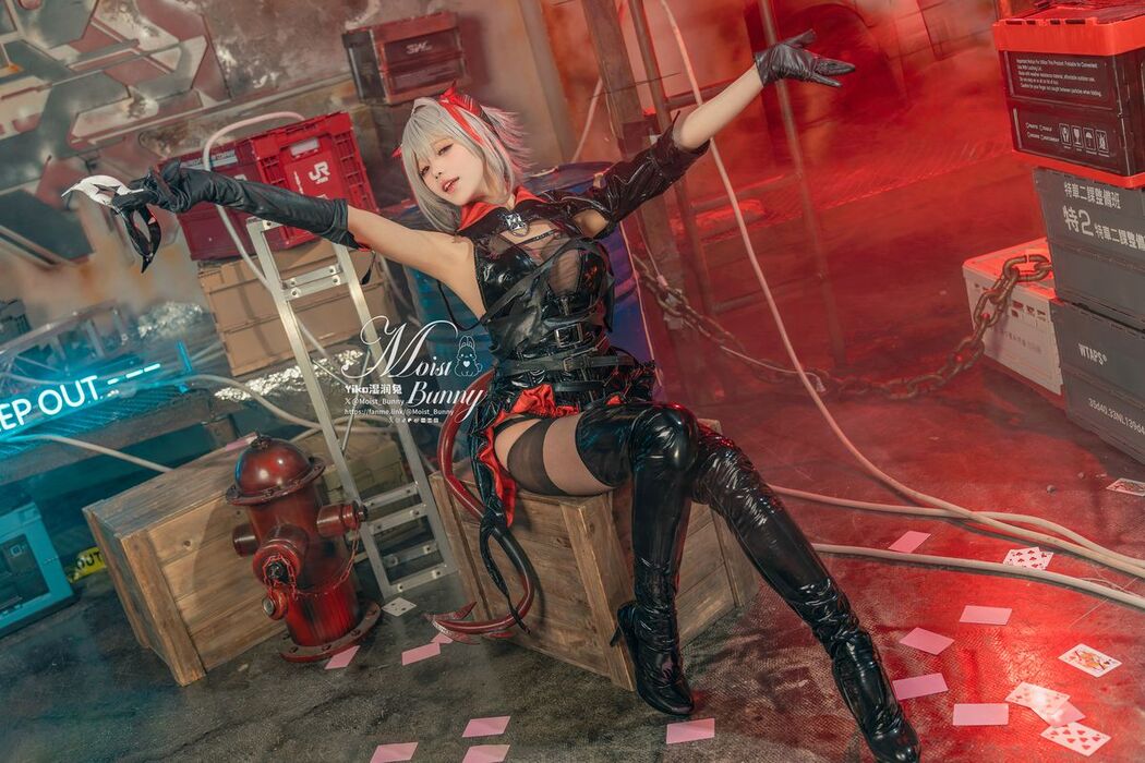 Coser@黏黏团子兔 – 2月作品 愚夜密函-W` (72P – 1V)