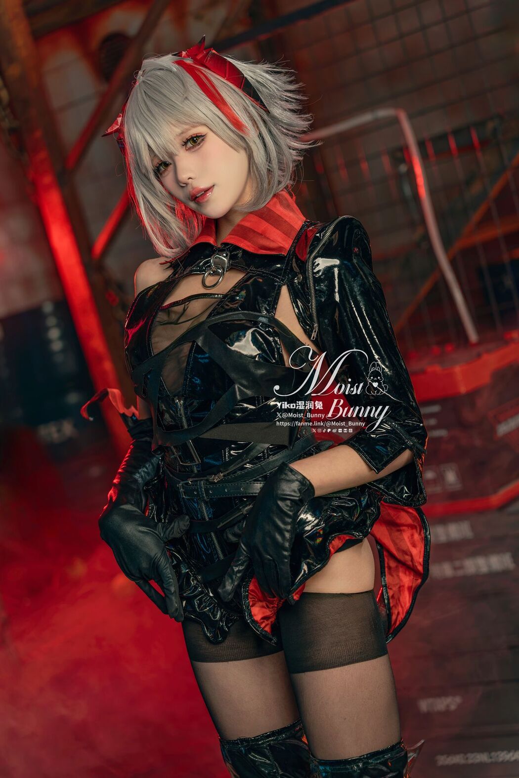 Coser@黏黏团子兔 – 2月作品 愚夜密函-W` (72P – 1V)