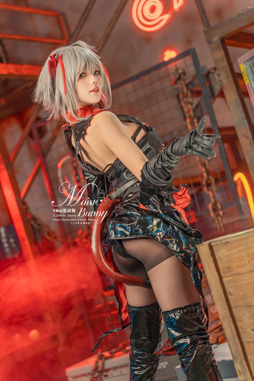Coser@黏黏团子兔 – 2月作品 愚夜密函-W` (72P – 1V)