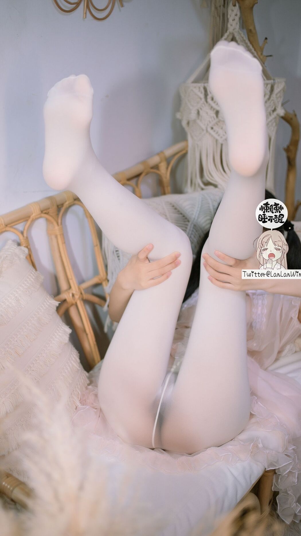 Coser@懒懒睡不醒 &#8211; 吃饭还是先吃我 (57P &#8211; 1V)