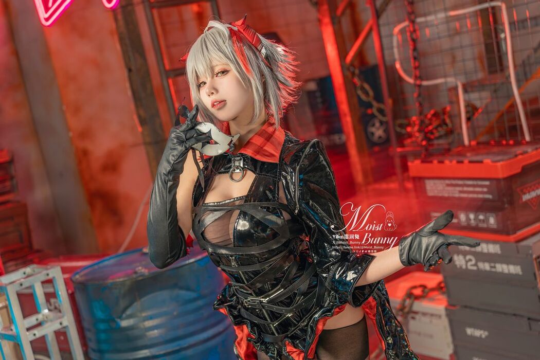 Coser@黏黏团子兔 – 2月作品 愚夜密函-W` (72P – 1V)