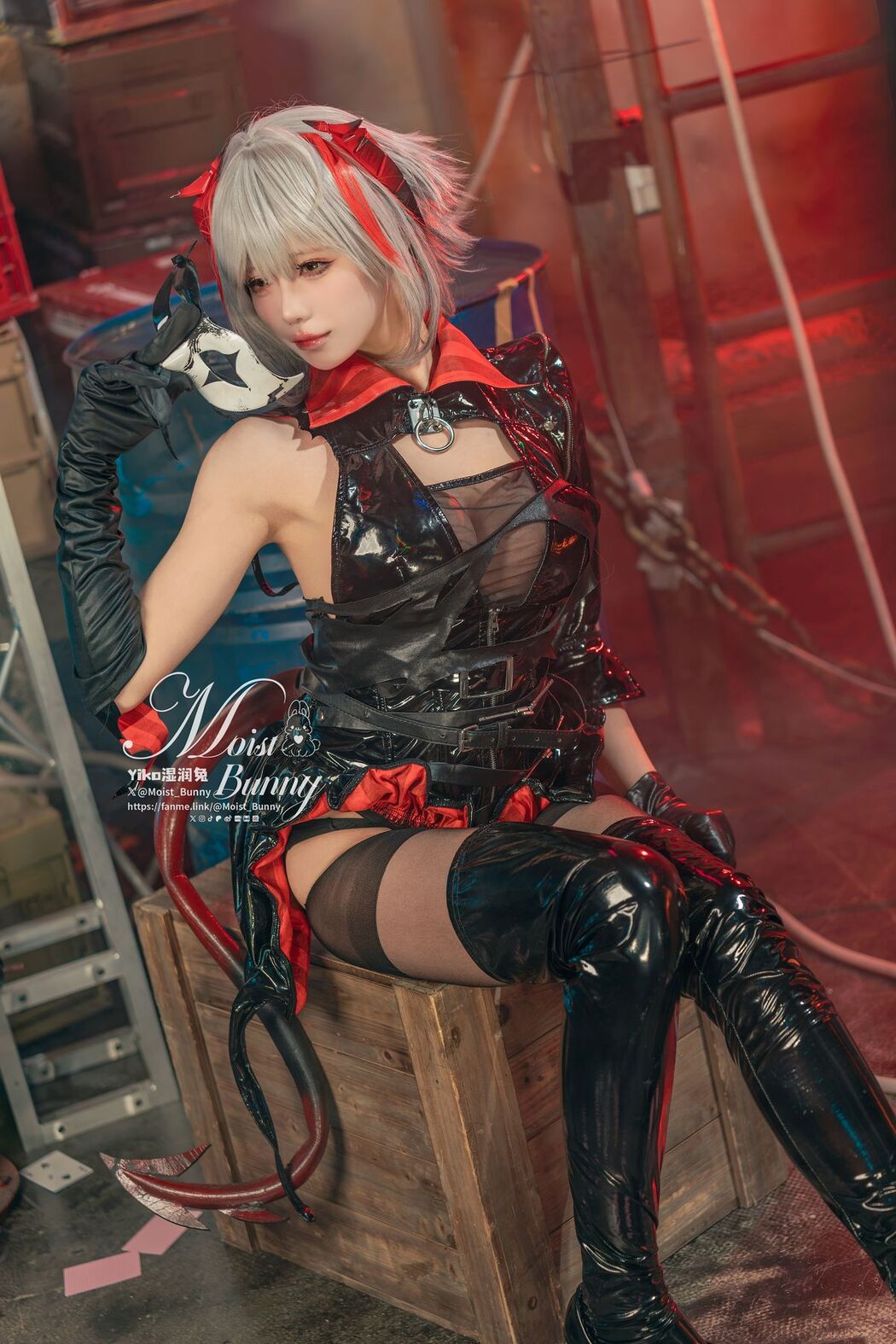 Coser@黏黏团子兔 – 2月作品 愚夜密函-W` (72P – 1V)