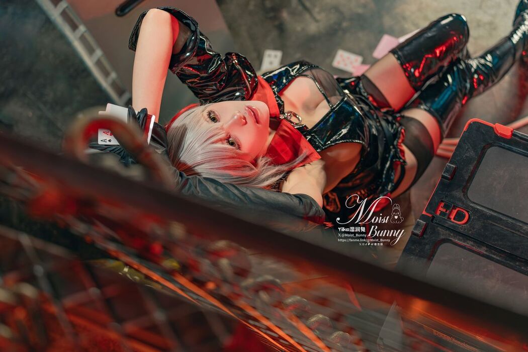 Coser@黏黏团子兔 – 2月作品 愚夜密函-W` (72P – 1V)