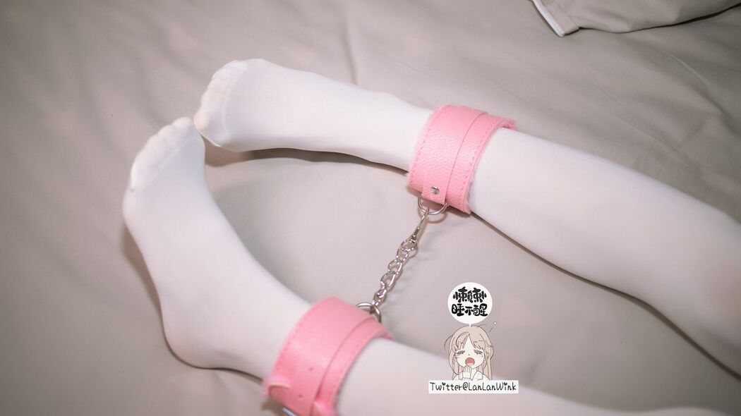 Coser@懒懒睡不醒 &#8211; 吃饭还是先吃我 (57P &#8211; 1V)