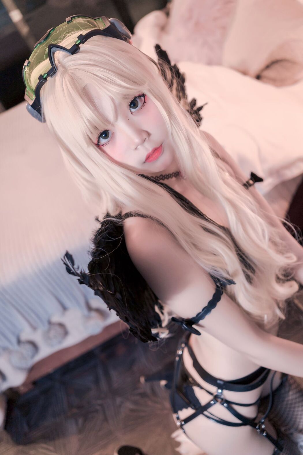 Coser@五更百鬼 – 圣女 吊带黑丝 (61P)
