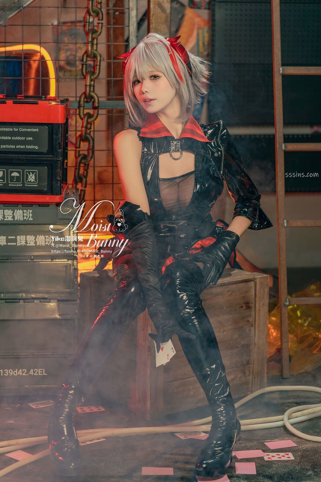 Coser@黏黏团子兔 – 2月作品 愚夜密函-W` (72P – 1V)