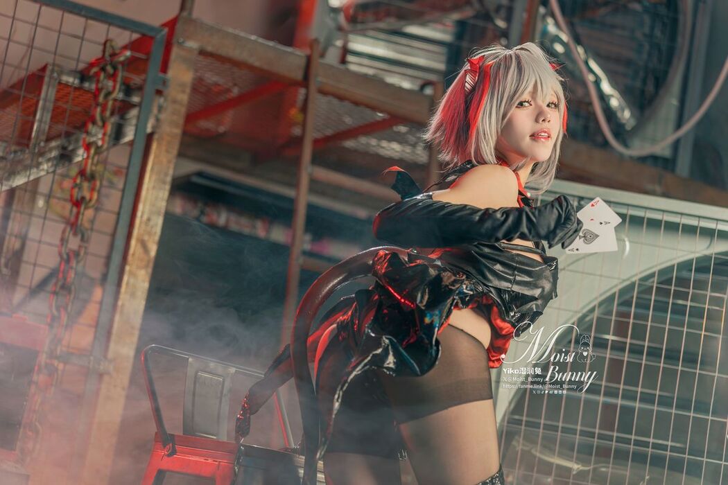 Coser@黏黏团子兔 – 2月作品 愚夜密函-W` (72P – 1V)