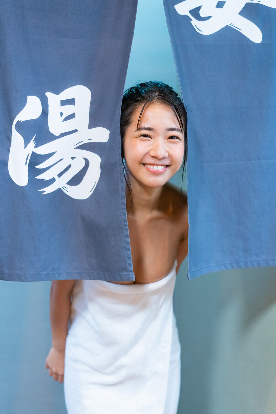 Amau Kisumi 天羽希純, FLASHデジタル写真集 「銭湯で大はしゃぎ!」 Set.02