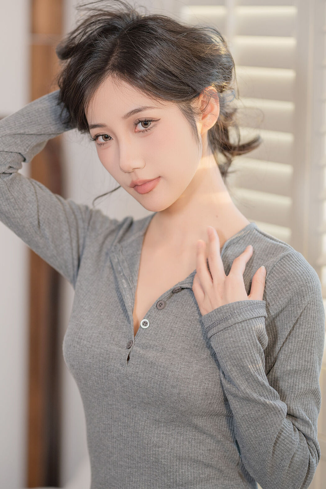 YiTuYu艺图语 Vol.8302 o1ne万 (25P) Cover Photo