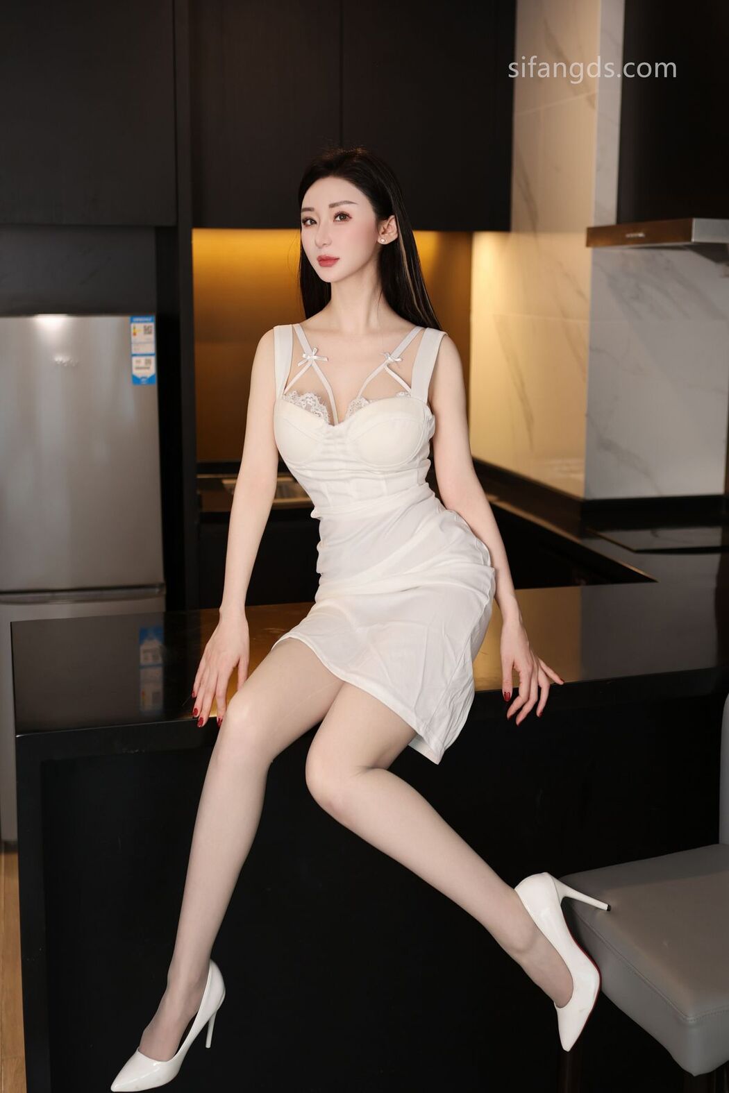 XR Uncensored Tian Xi Bai 田兮白 – R18 秀人网模特 OL装 定制稀缺 (88P – 5V)