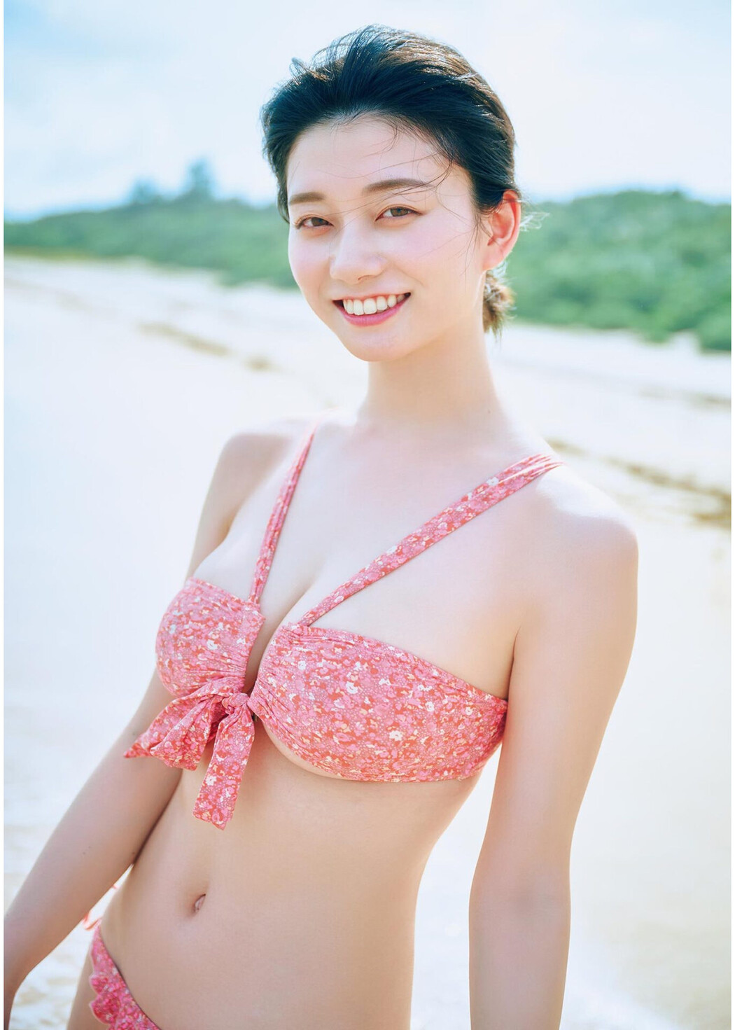 Kanna Seto 瀬戸環奈, 1st写真集 「Emerald」 Set.04 Cover Photo