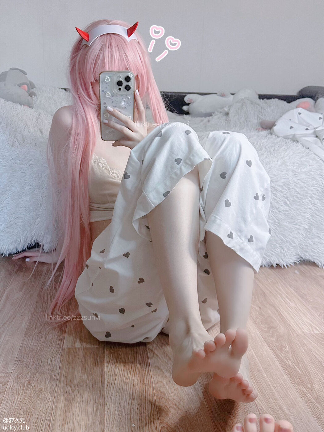 Coser@zzzsunvi &#8211; 顶级Cos白虎萝莉美女 治愈系少女的温馨日常 Part01 (65P &#8211; 4V)