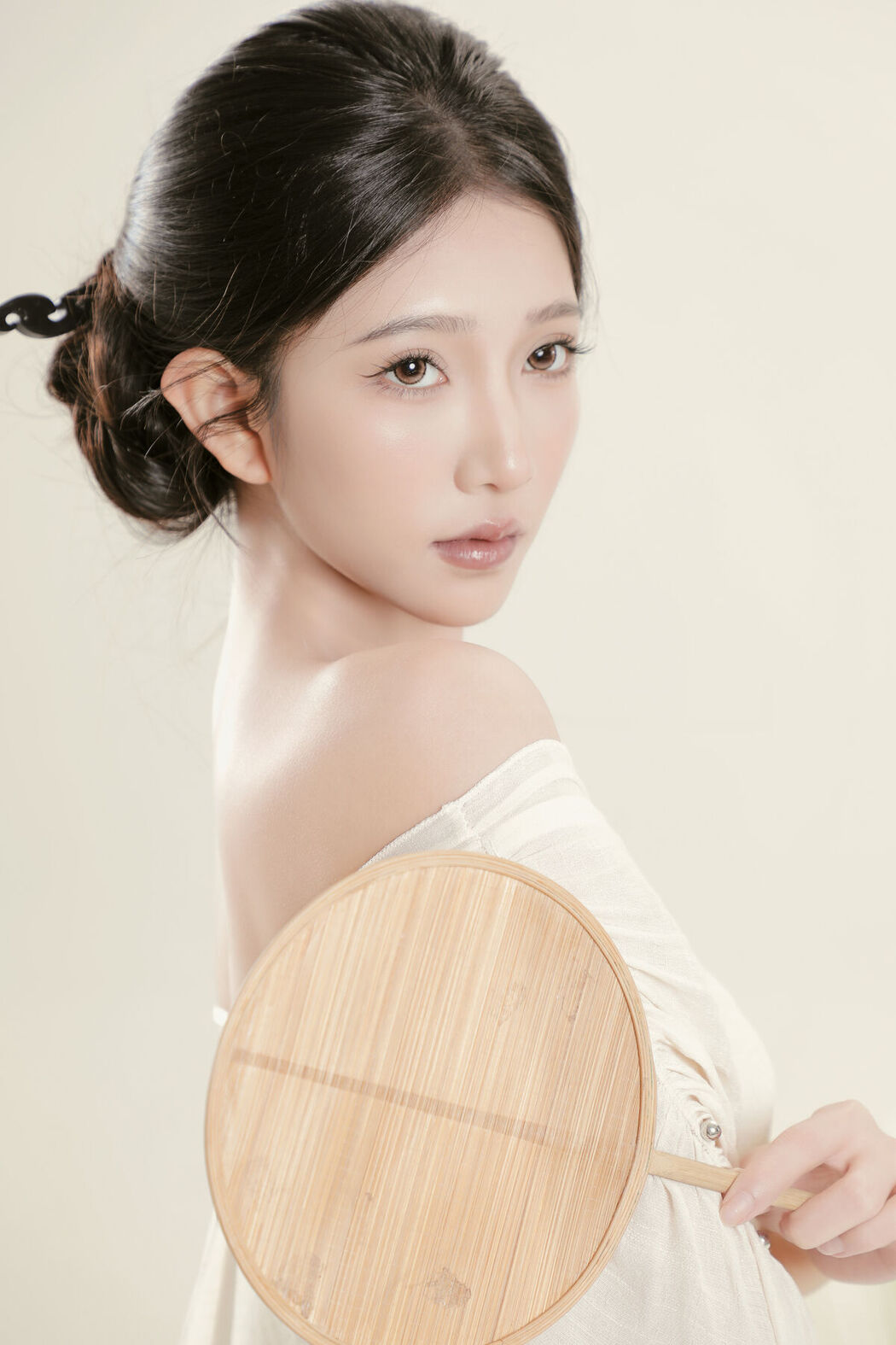 YiTuYu艺图语 Vol.8316 CHEN陈一 (22P)