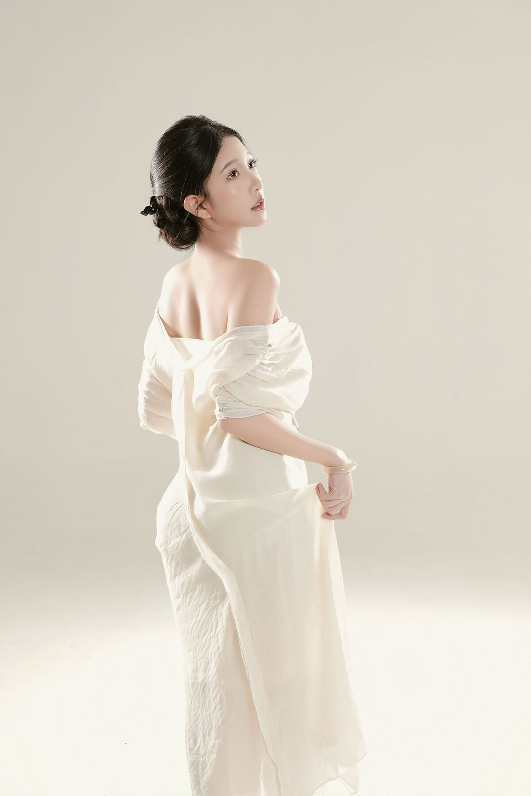 YiTuYu艺图语 Vol.8316 CHEN陈一 (22P)