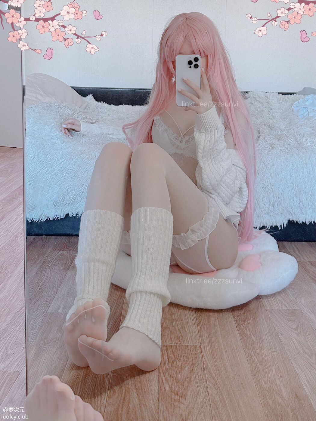 Coser@zzzsunvi &#8211; 顶级Cos白虎萝莉美女 治愈系少女的温馨日常 Part01 (65P &#8211; 4V)