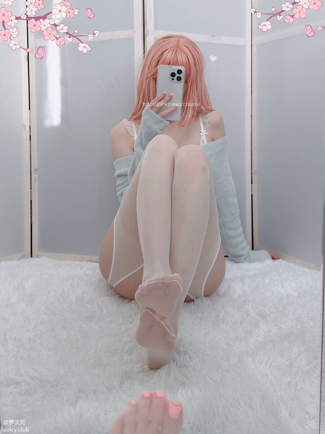 Coser@zzzsunvi &#8211; 顶级Cos白虎萝莉美女 治愈系少女的温馨日常 Part01 (65P &#8211; 4V)