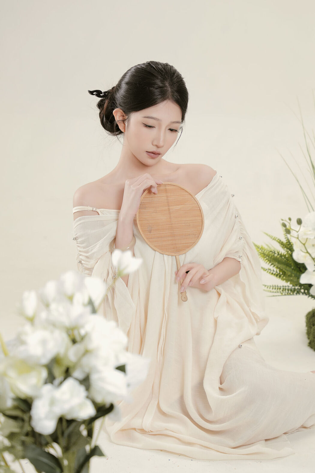YiTuYu艺图语 Vol.8316 CHEN陈一 (22P)
