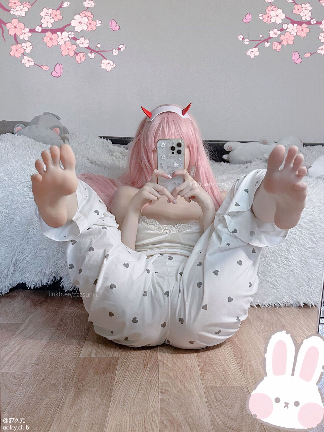 Coser@zzzsunvi &#8211; 顶级Cos白虎萝莉美女 治愈系少女的温馨日常 Part01 (65P &#8211; 4V)