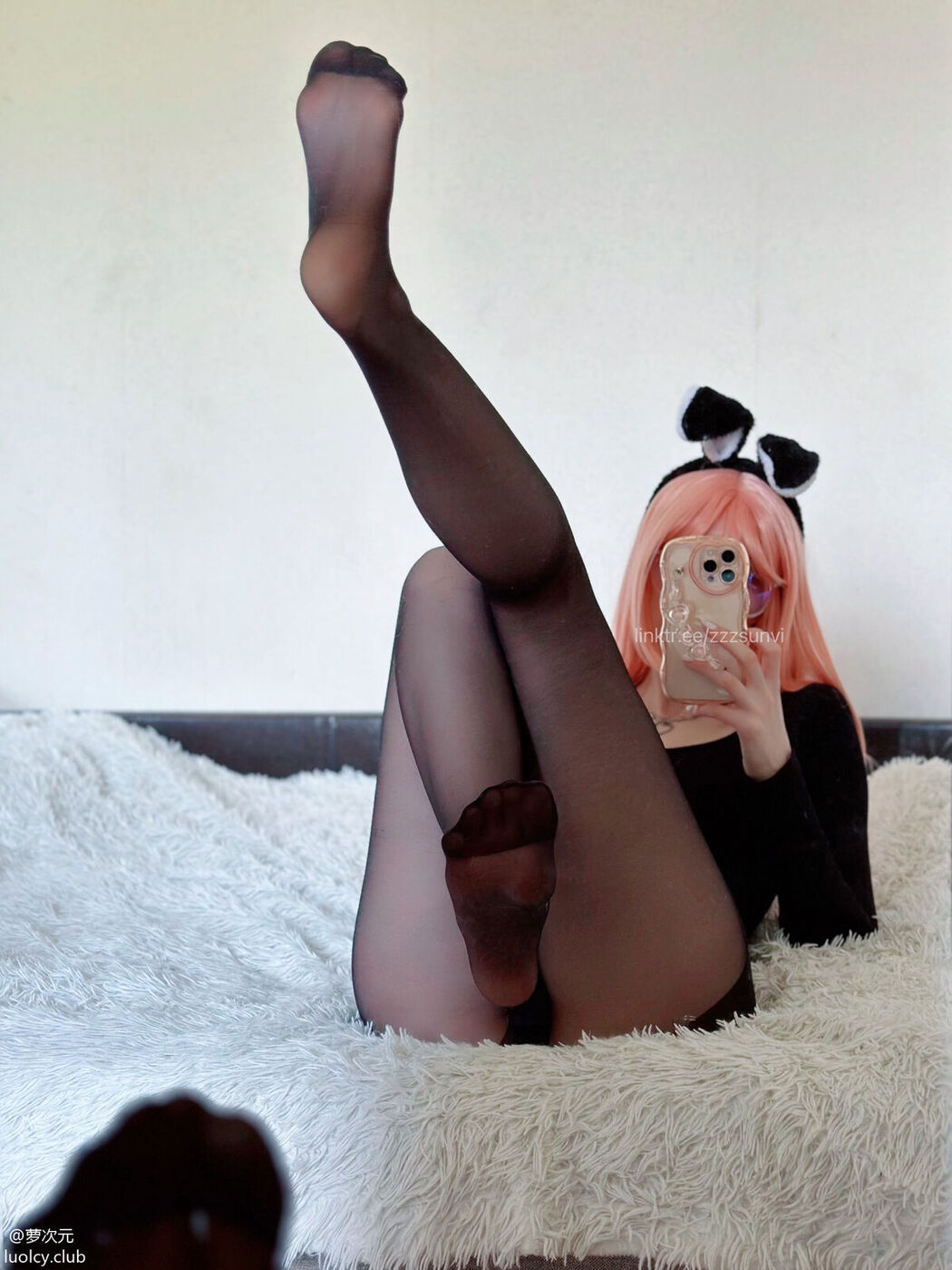 Coser@zzzsunvi &#8211; 顶级Cos白虎萝莉美女 治愈系少女的温馨日常 Part01 (65P &#8211; 4V)