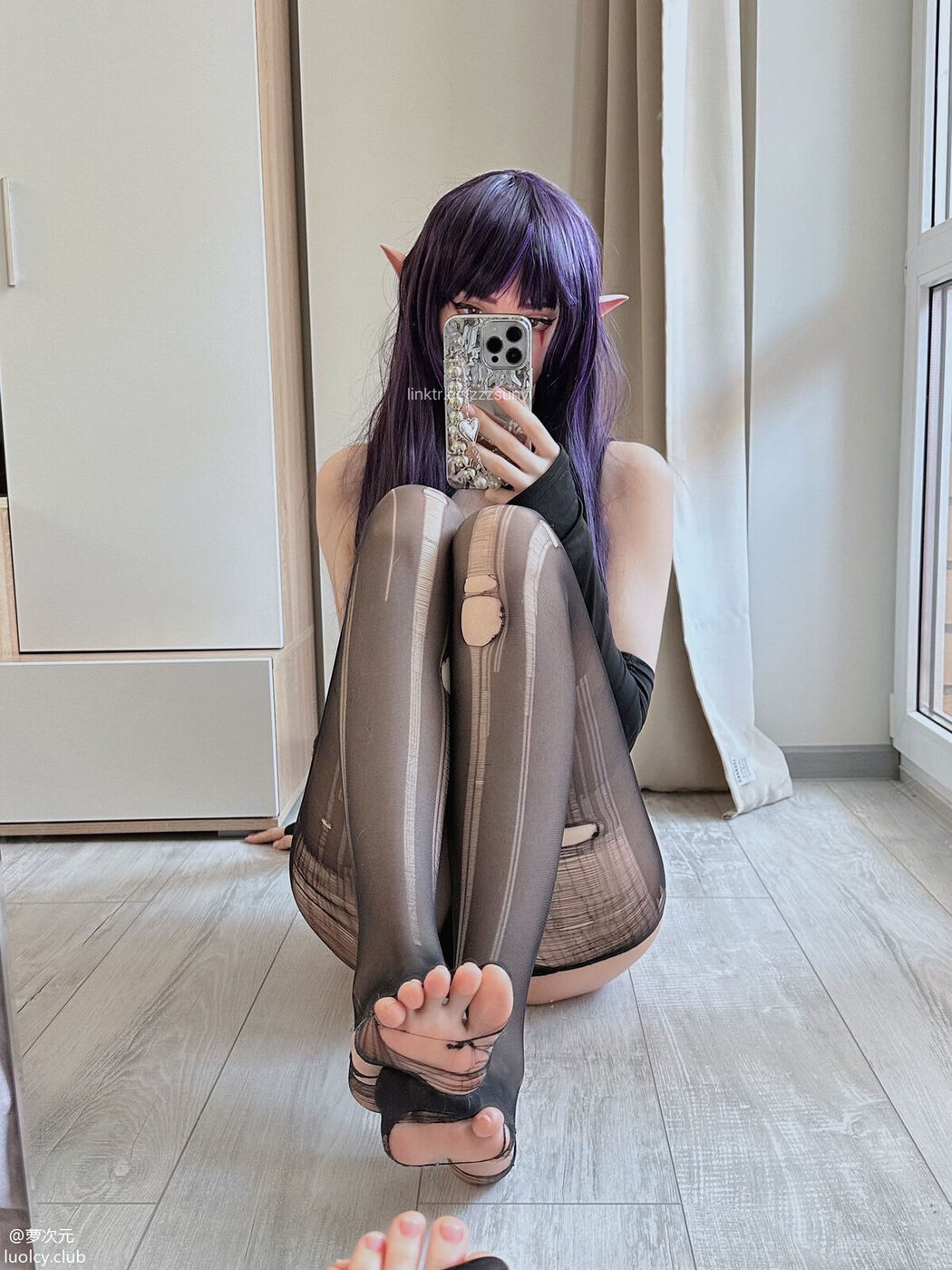 Coser@zzzsunvi &#8211; 顶级Cos白虎萝莉美女 治愈系少女的温馨日常 Part02 (64P)