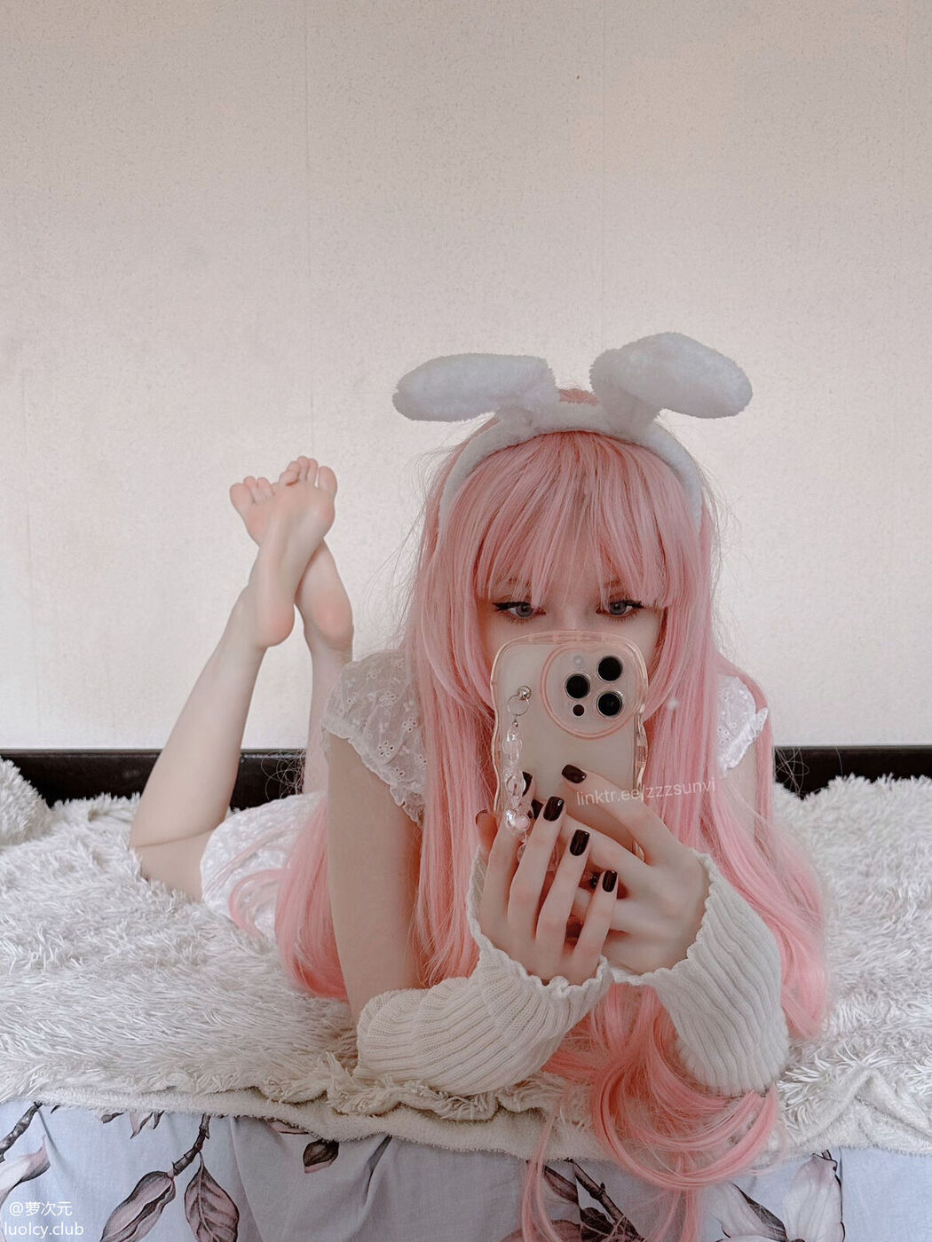 Coser@zzzsunvi &#8211; 顶级Cos白虎萝莉美女 治愈系少女的温馨日常 Part01 (65P &#8211; 4V)
