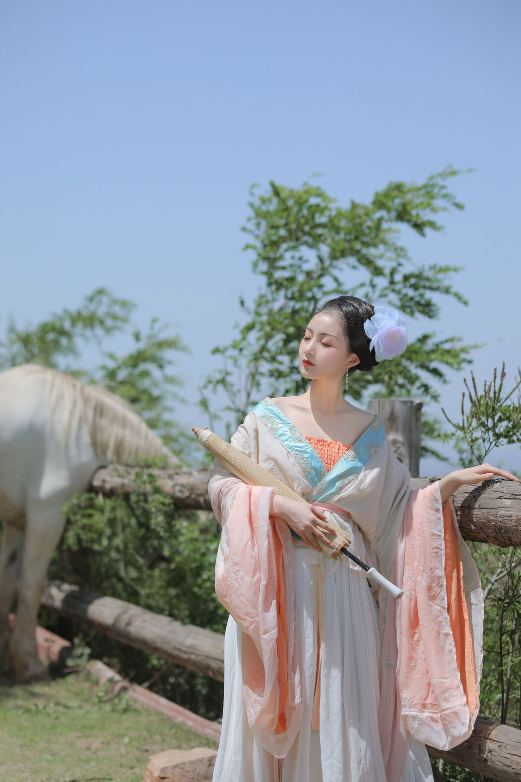 YiTuYu艺图语 Vol.8320 果果 (18P)