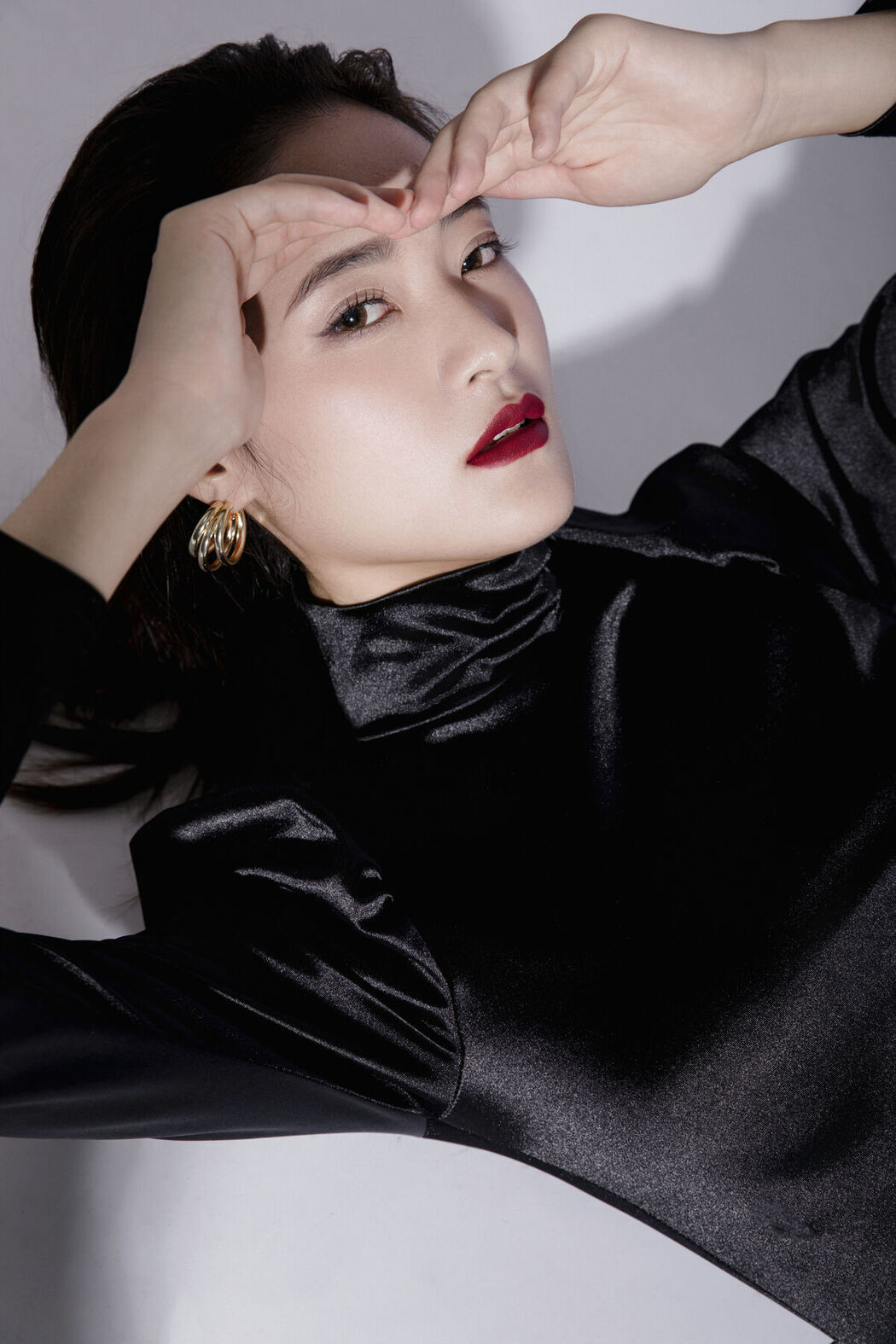 YiTuYu艺图语 Vol.8323 周旭旭 (24P)