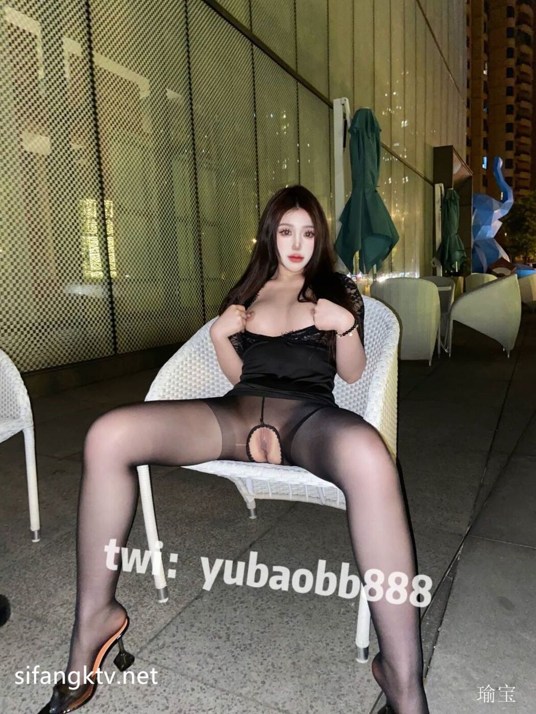 Yu Bao 瑜宝 – 9月最新露出挑战 外人眼中的女神私下就是一只小母狗 Ep.01 Part04 (65P)